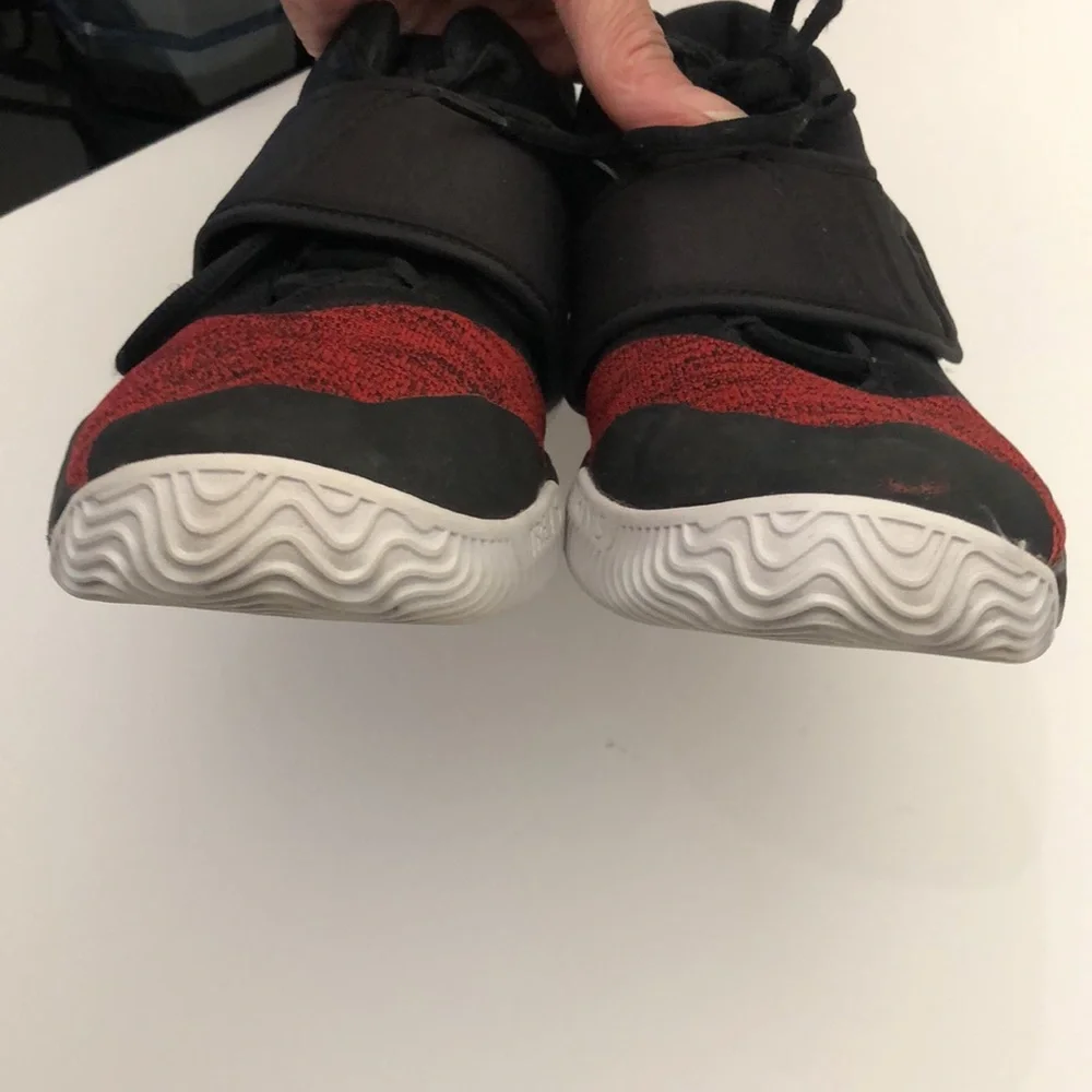 NIKE BOYS KD RED BLACK BASKETBALL SNEAKERS MENS-BOYS SIZE 6Y